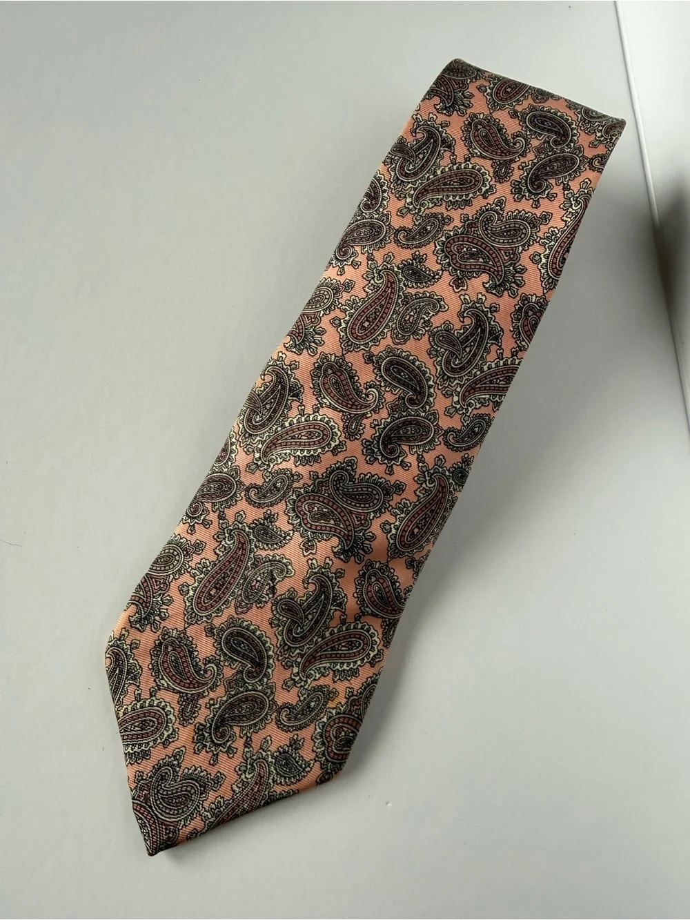 Lord and Taylor Men's Pink Paisley Silk Tie